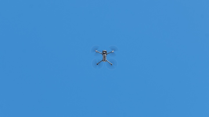 Над Белгородом сработала ПВО. Очевидцы засняли вспышку в небе