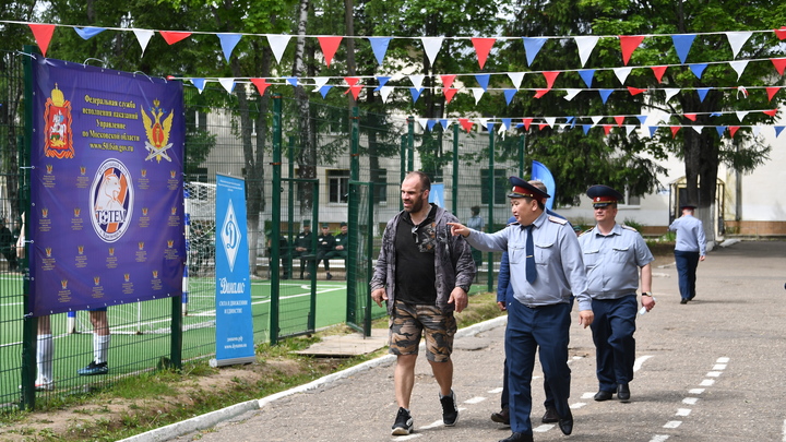 Следы на шее: в Петербурге разыскивают мигранта, напавшего на девушку из Англетера