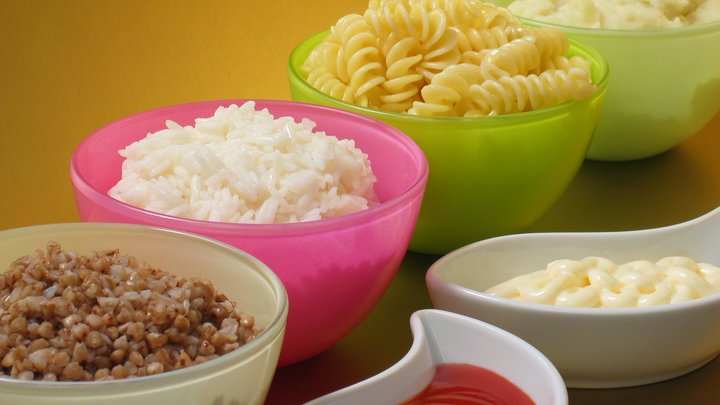 Белоруссия в целях продовольственной безопасности на три месяца запретила вывоз макарон и риса