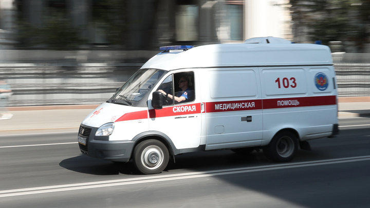 Замёрзшего мужчину сняли с вагона поезда в Подмосковье