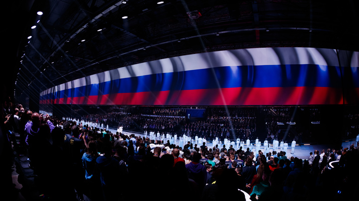 Русский вратарь не пощадил американцев - победу в Кубке Стэнли отпраздновал с триколором на плечах