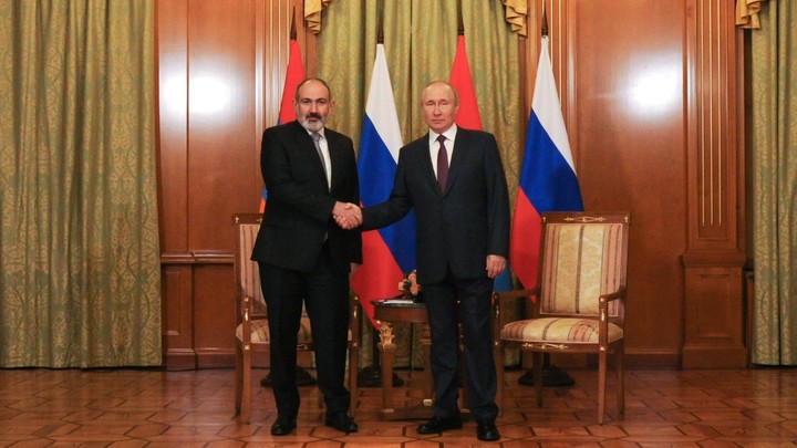 Хотел в Брюссель, но улетит в Бишкек: Премьер Армении готовится к встрече с Путиным