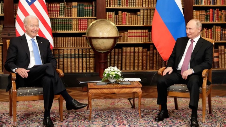 Политолог о встрече Путина и Байдена: Доверия нет абсолютно