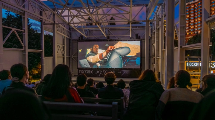 Более 7 тысяч зрителей посетили летний кинотеатр Москино Музеон