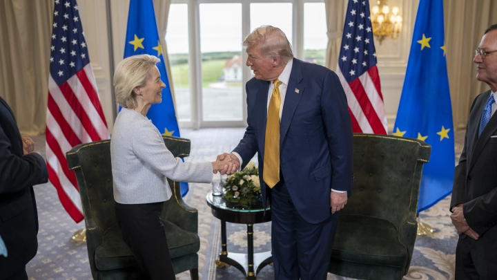 Times: фон дер Ляйен пошла на уступки Трампу ради сохранения войск США в Европе