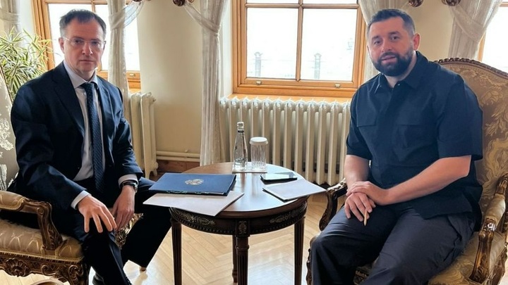 Переговоров с Арахамией было несколько. Мединский подтвердил одним словом