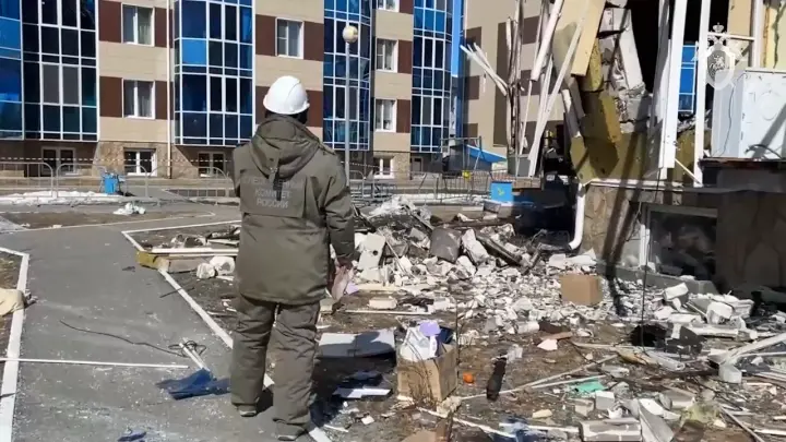 Террористы подорвались на собственной бомбе в одной из многоэтажек Ханты-Мансийска