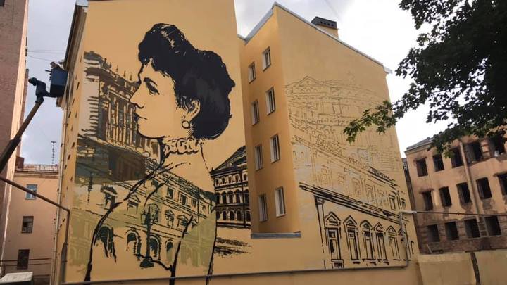 ЖКХ-арт поднял дом в цене: в Петербурге на стене нарисовали портрет балерины Кшесинской
