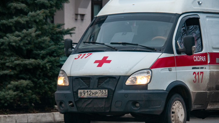 Торопилась на автобус: Машина сбила девушку в Первомайском районе Новосибирска