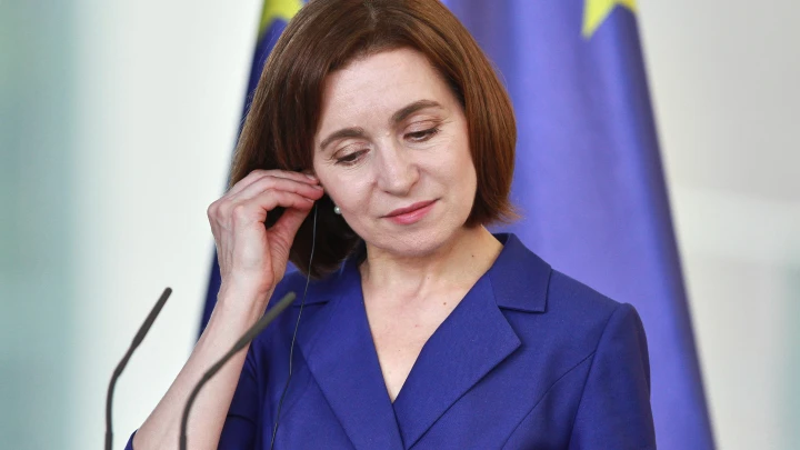 Сейчас там такой скандал произошёл: Молдавию трясёт. Санду перестала стесняться