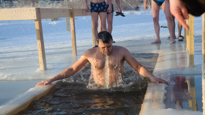 Кубанский священник рассказал, как освятить воду и зачем окунаться на Крещение