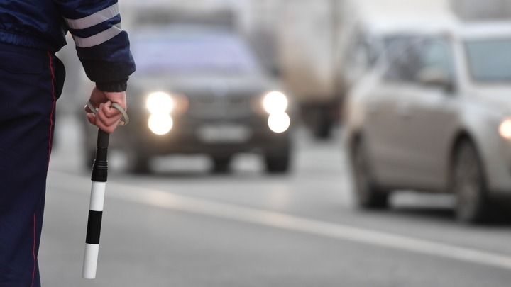 В Сочи сотрудник автомойки по пьяни угнал Mercedes, врезался в машину и скрылся с места ДТП