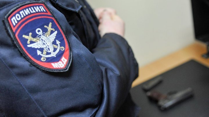 Пьяный мужчина распылил огнетушитель в алкогольном магазине
