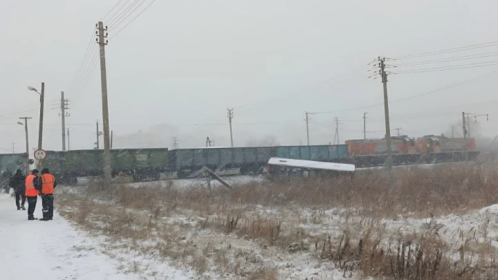 Amur Mash: поезд и автобус с пассажирами и столкнулись в Хабаровске, есть пострадавшие