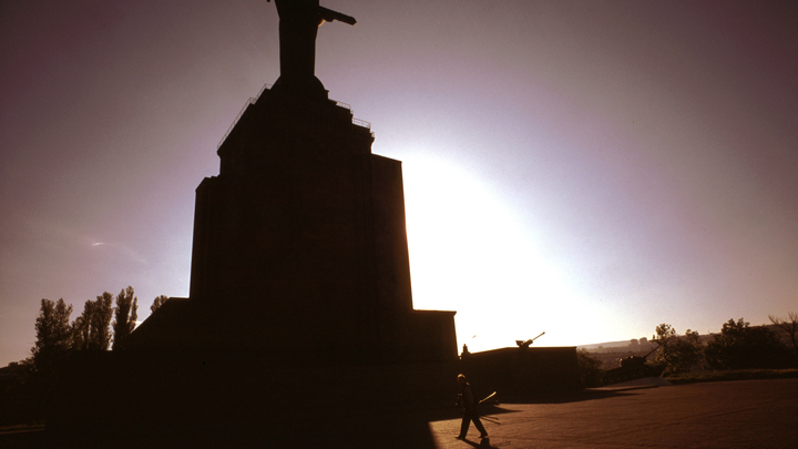 Катюша и самые русские символы Z и V: в Ереване прошла акция в поддержку России