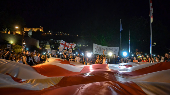 Протестующие в Тбилиси потребовали отставки властей