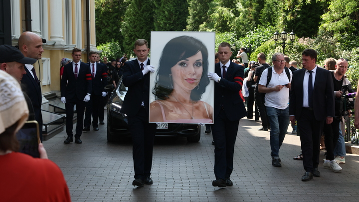 Навка открыла, почему фото лица Заворотнюк не сделали в последние дни ее жизни