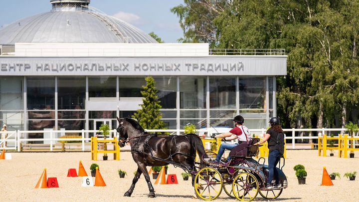 Центр национальных конных традиций на ВДНХ открывает летний сезон