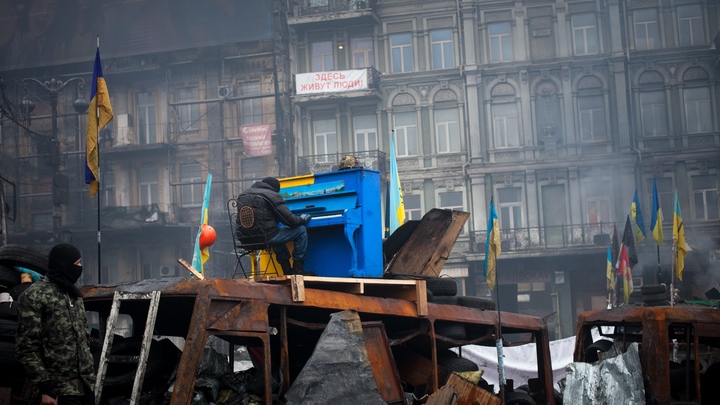 Третий фронт уже готовится: Велено месить бетон и рыть окопы