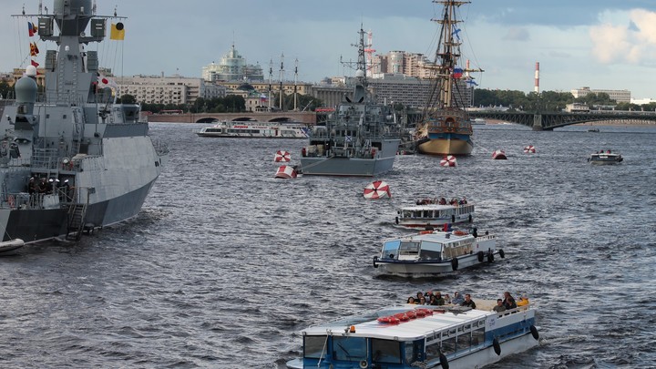 Хотел потроллить русских, но... Парад ВМФ в Петербурге впечатлил даже западных скептиков