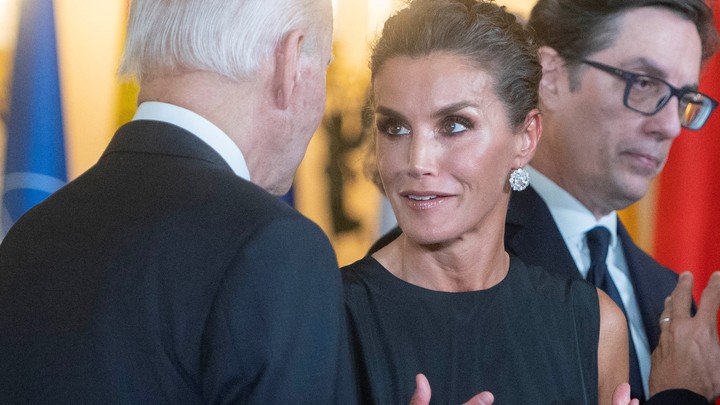 Байден дважды опозорился в Испании: Шалости президента пресекла королева