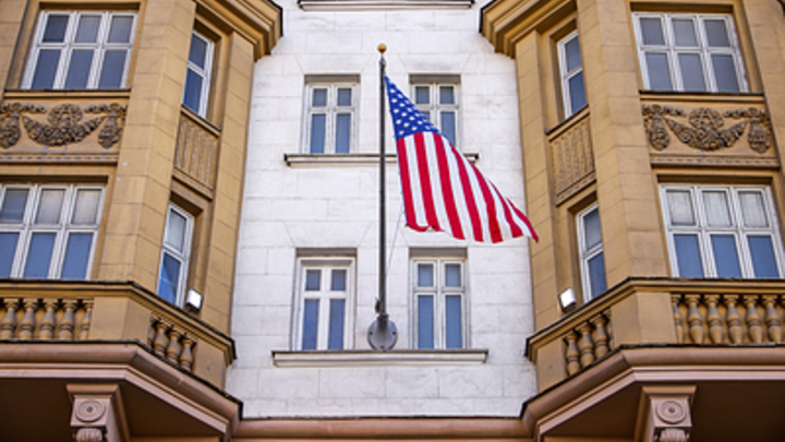 Возвращение в Россию американского ястреба: Посол США Трейси прибыла в Москву