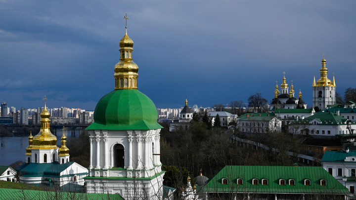 На Украине вспыхнет гражданская война из-за ситуации вокруг УПЦ. Зеленскому сделали предупреждение