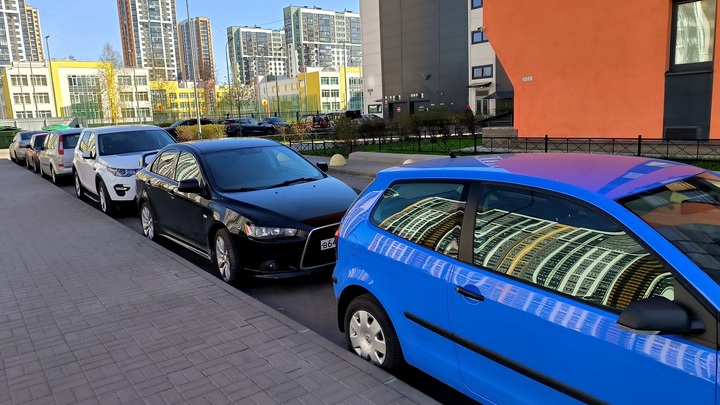 Пробок стало меньше: В Петербурге указали на плюсы платной парковки