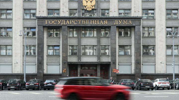 В вузы без экзамена и акциз на газировку: Что изменится в России с 1 июля