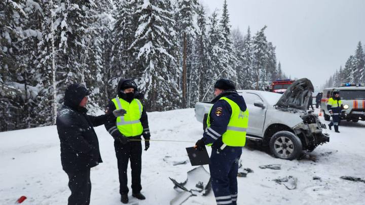 На трассе в Свердловской области водитель сгорел в собственном автомобиле после ДТП