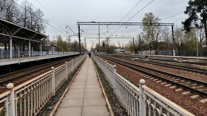 В Красноярском крае вагоны сошли с путей и снесли линию электропередачи: Задержаны поезда дальнего следования