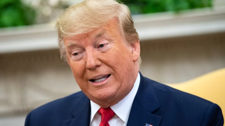 Почему Трамп защищает педофила Эпштейна? Дело не в компромате. Появилась версия, которая объясняет всё