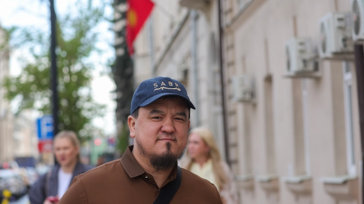 Киргизия потребовала особого статуса для своих граждан в России