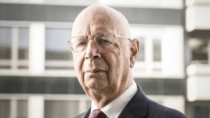 Тратил деньги фонда на себя: В чём причина отставки главы ВЭФ? Расследование началось