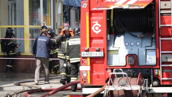 В Краснодаре загорелись стройматериалы в новостройке