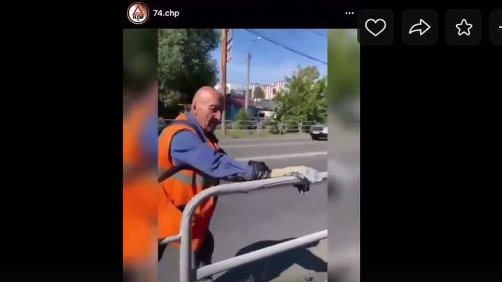 Шутка оказалась правдой: почему в Челябинске рабочие красят заборы варежками