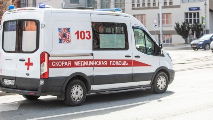 В Армавире из окна четвертого этажа выпал ребенок