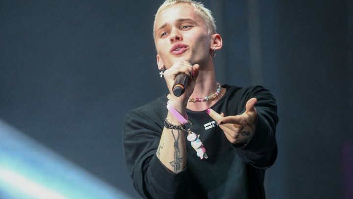 Тиктокера-беженца Даню Милохина избили в центре Тбилиси с криками Вали из нашей страны