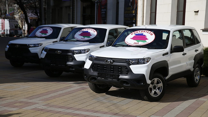 На Кубани лучших животноводов наградили автомобилями