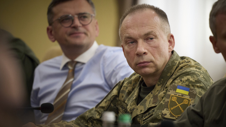 Командир разведгруппы Ахмата раскрыл, для чего Сырский ездил в Сумы