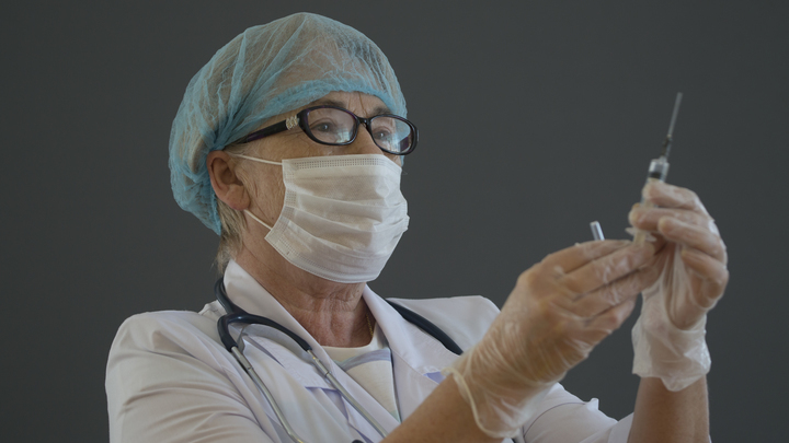 Прививка от COVID-19: Кому из жителей Кубани будут делать и какие есть противопоказания