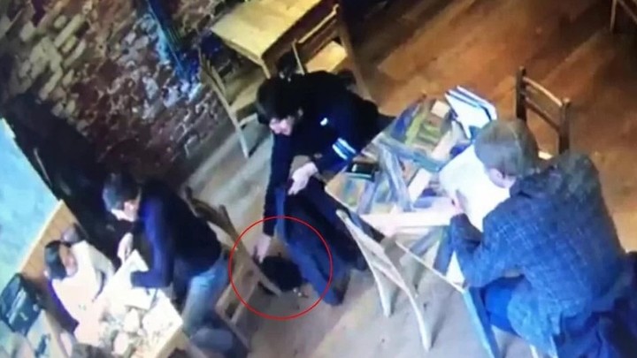Ивановец в парике украл у посетителя кафе на Арбате в Москве 185 тысяч рублей