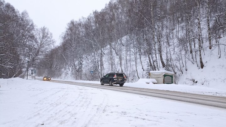 Движение фур по федеральной трассе в Кузбассе ограничили из-за непогоды