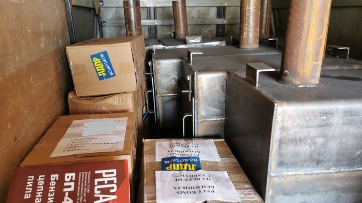 Выдерживающие попадание ракеты печки отправили из Новосибирской области в зону СВО