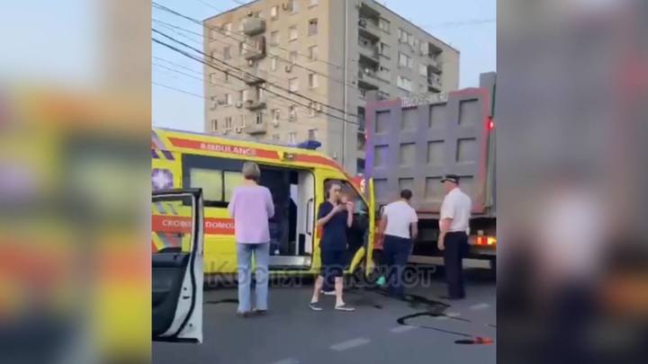 Автомобиль скорой помощи попал в ДТП в Краснодаре