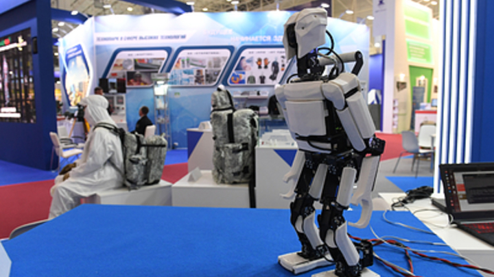 Стресс и выгорание: Ученые выяснили влияние роботов на рабочих-людей