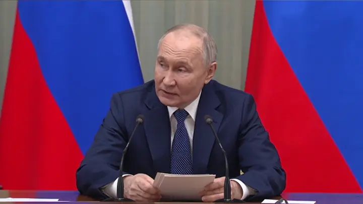 Путину врут: Акция протеста с Боней и Айзой в главных ролях. Смешно? Нет, странно