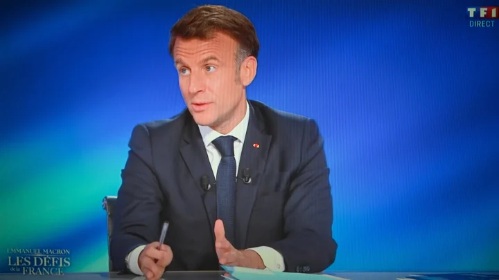 Пощёчина Бриджит. Рука Кремля. И серые схемы. Как битьё помогает Макрону