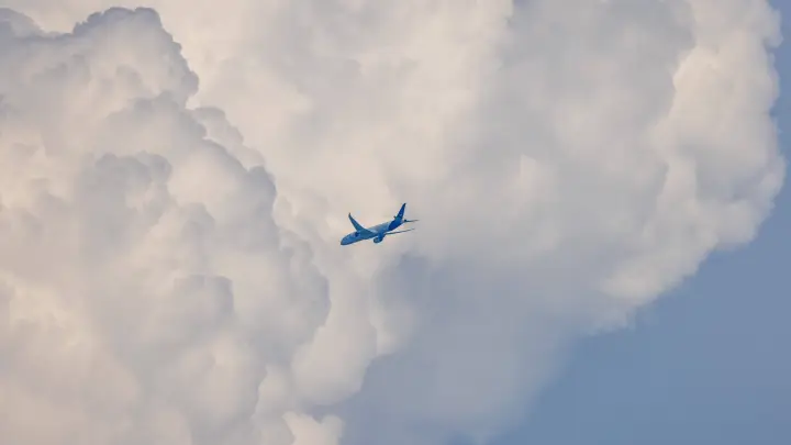 Европа уходит в оборону от туристов: почему гости так надоели