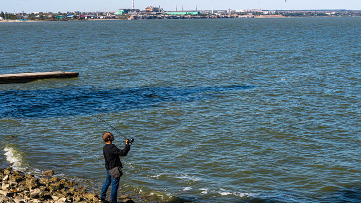 В Приморско-Ахтарске идут работы по благоустройству набережной
